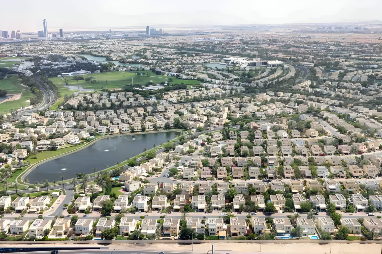 Emirates Hills Investment Guide – ROI, Rental Yields & Capital Growth