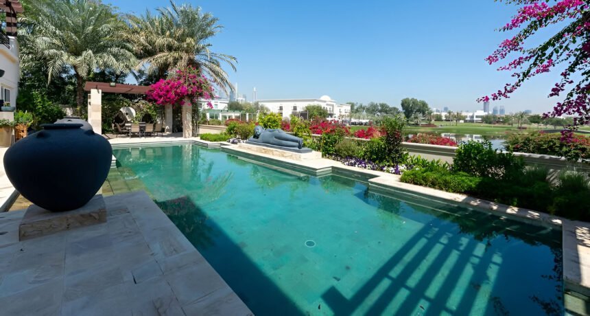 Swimming pools with sun loungers